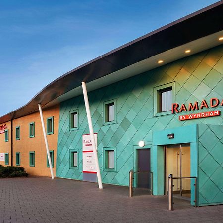 Ramada By Wyndham Cobham Cobham (Surrey) Exterior foto