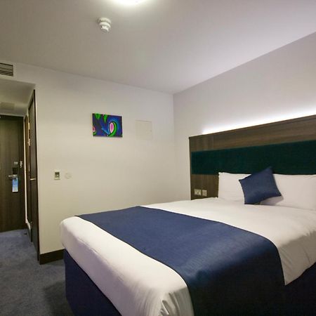 Ramada By Wyndham Cobham Cobham (Surrey) Exterior foto