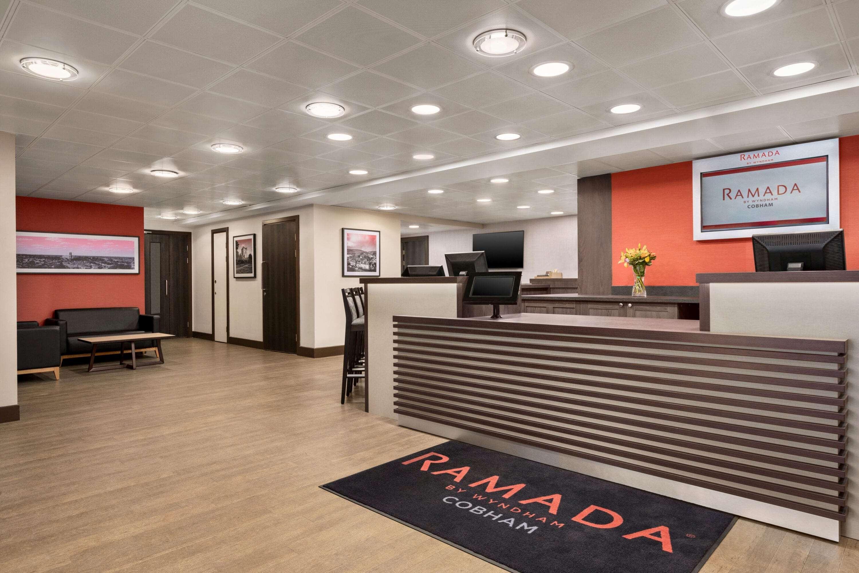 Ramada By Wyndham Cobham Cobham (Surrey) Exterior foto