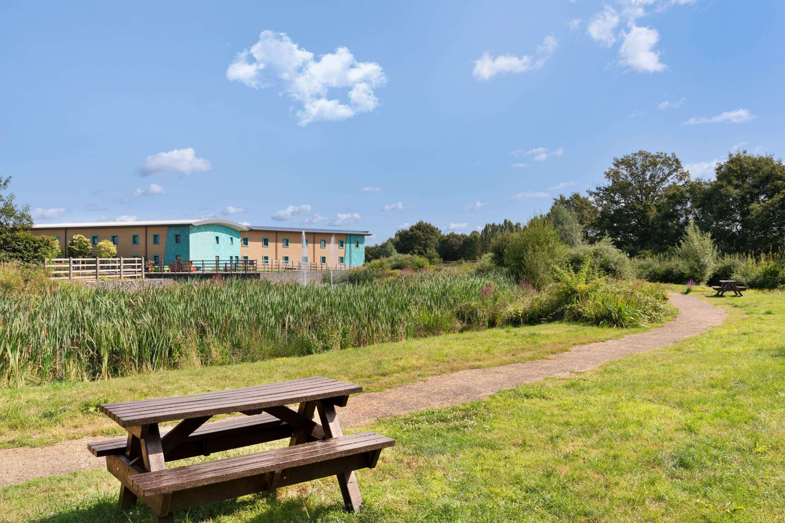 Ramada By Wyndham Cobham Cobham (Surrey) Exterior foto