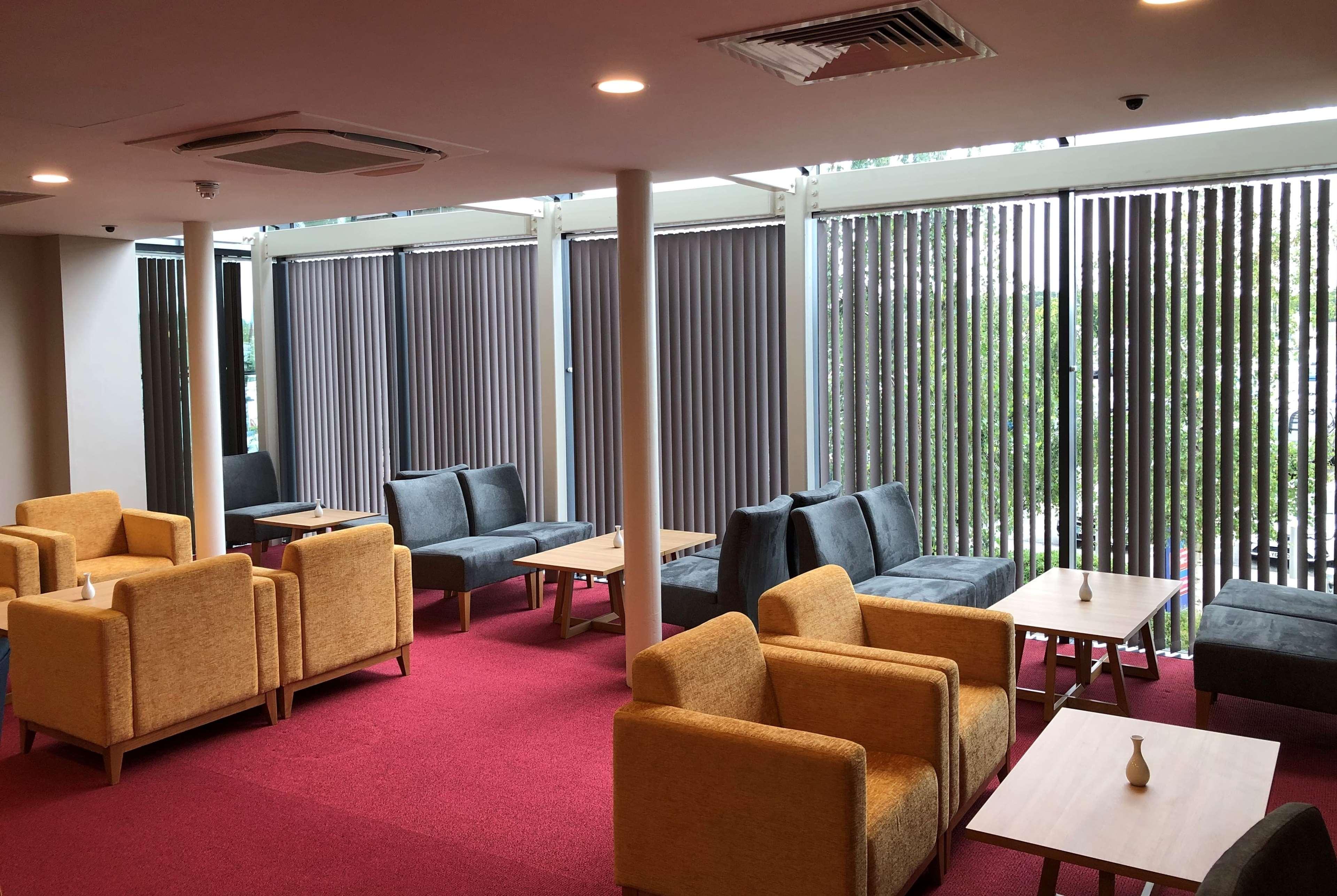 Ramada By Wyndham Cobham Cobham (Surrey) Exterior foto
