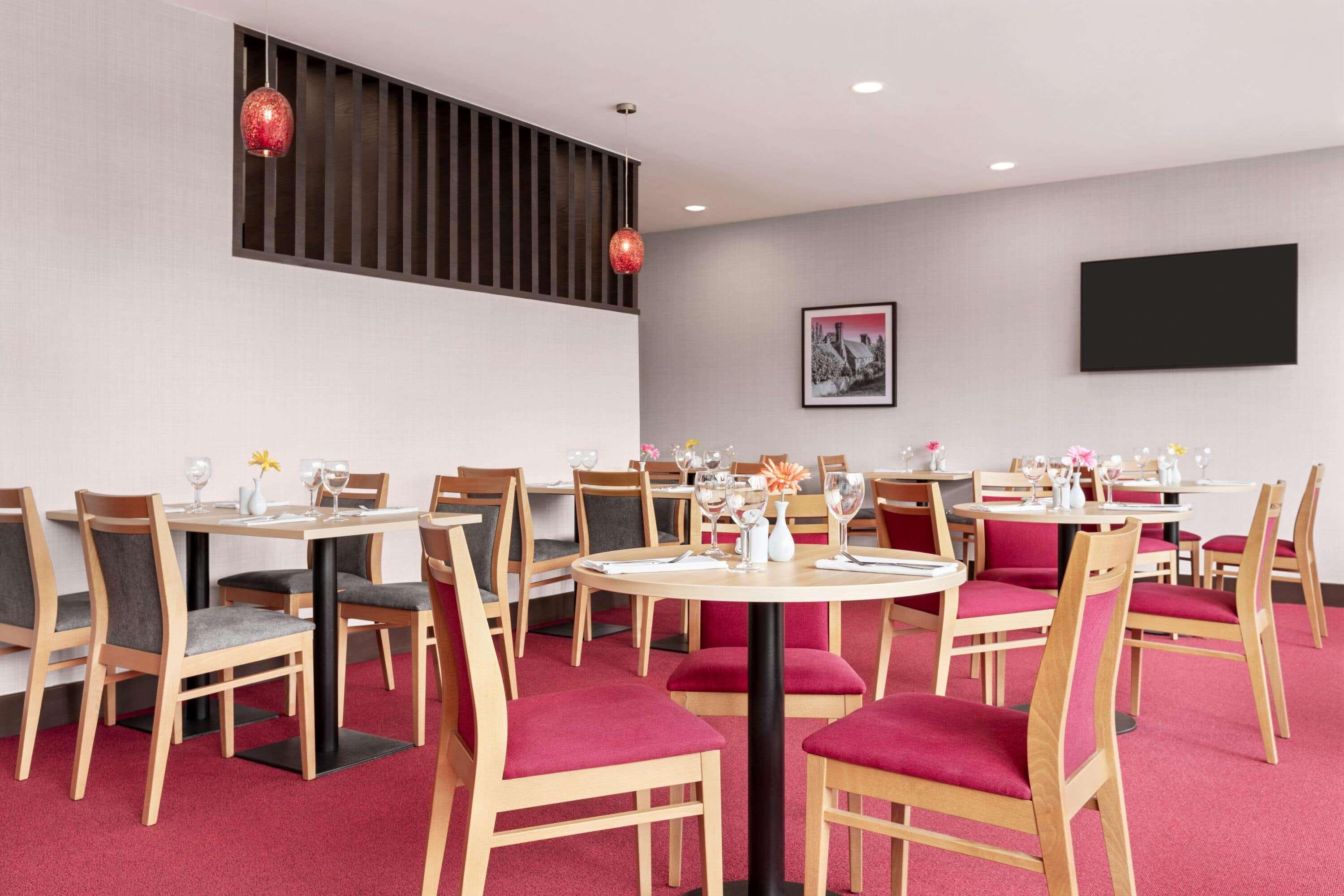 Ramada By Wyndham Cobham Cobham (Surrey) Exterior foto