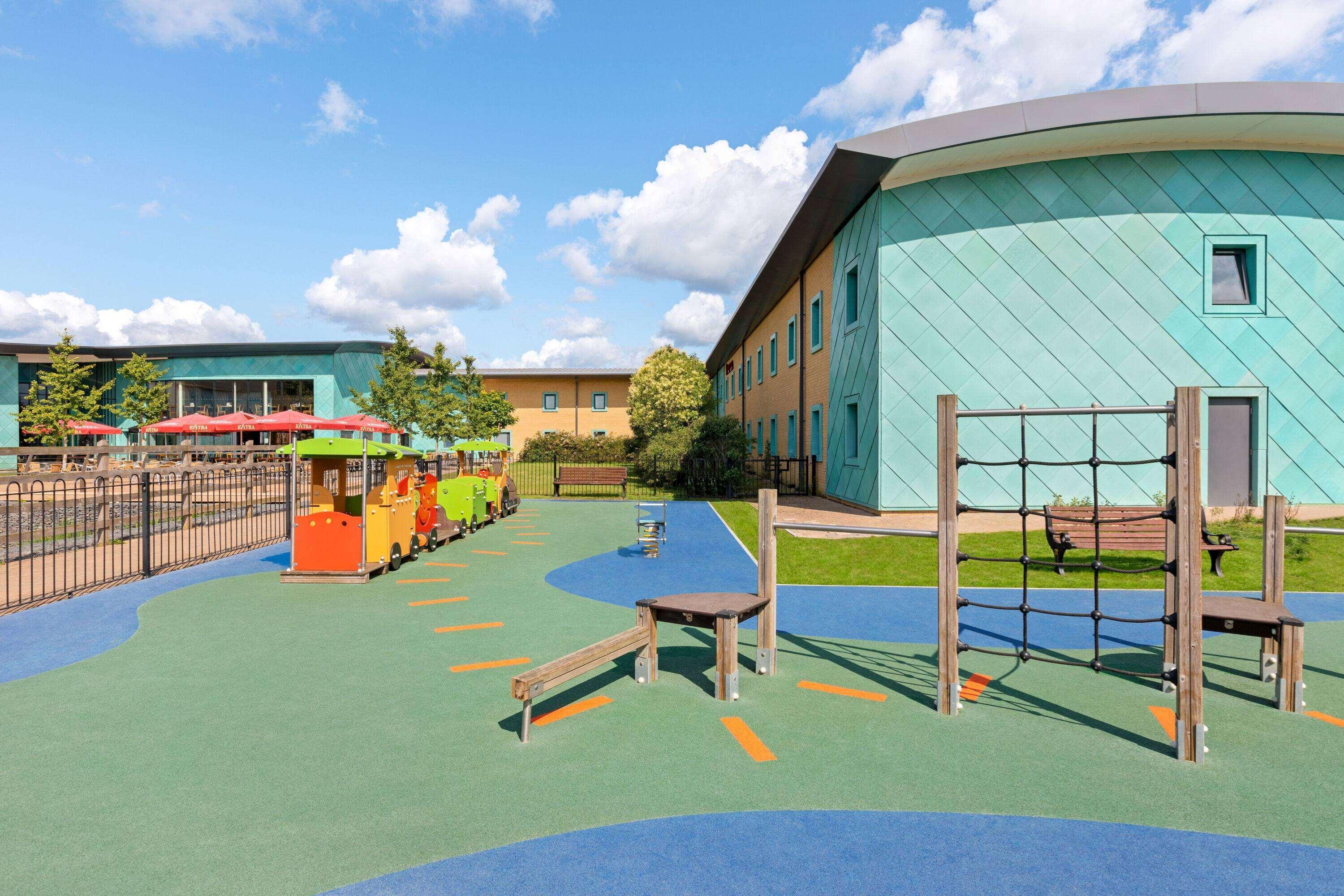 Ramada By Wyndham Cobham Cobham (Surrey) Exterior foto