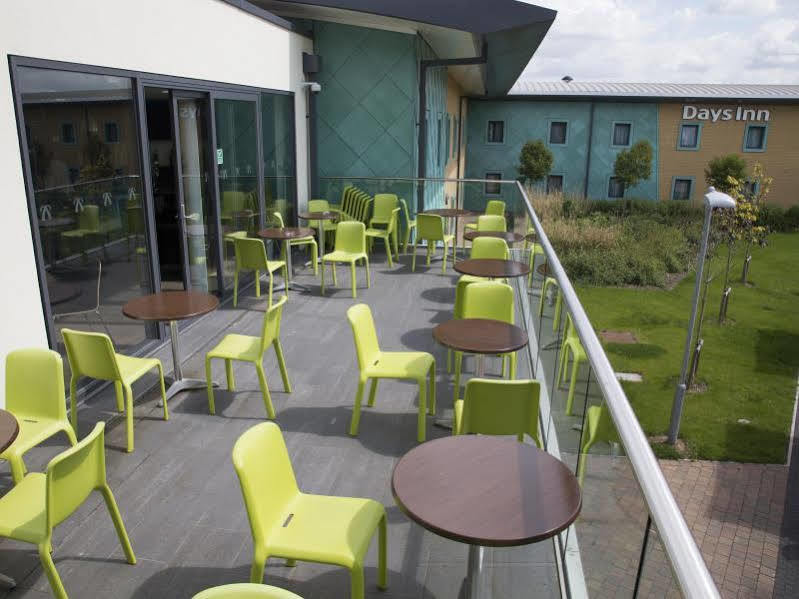 Ramada By Wyndham Cobham Cobham (Surrey) Exterior foto