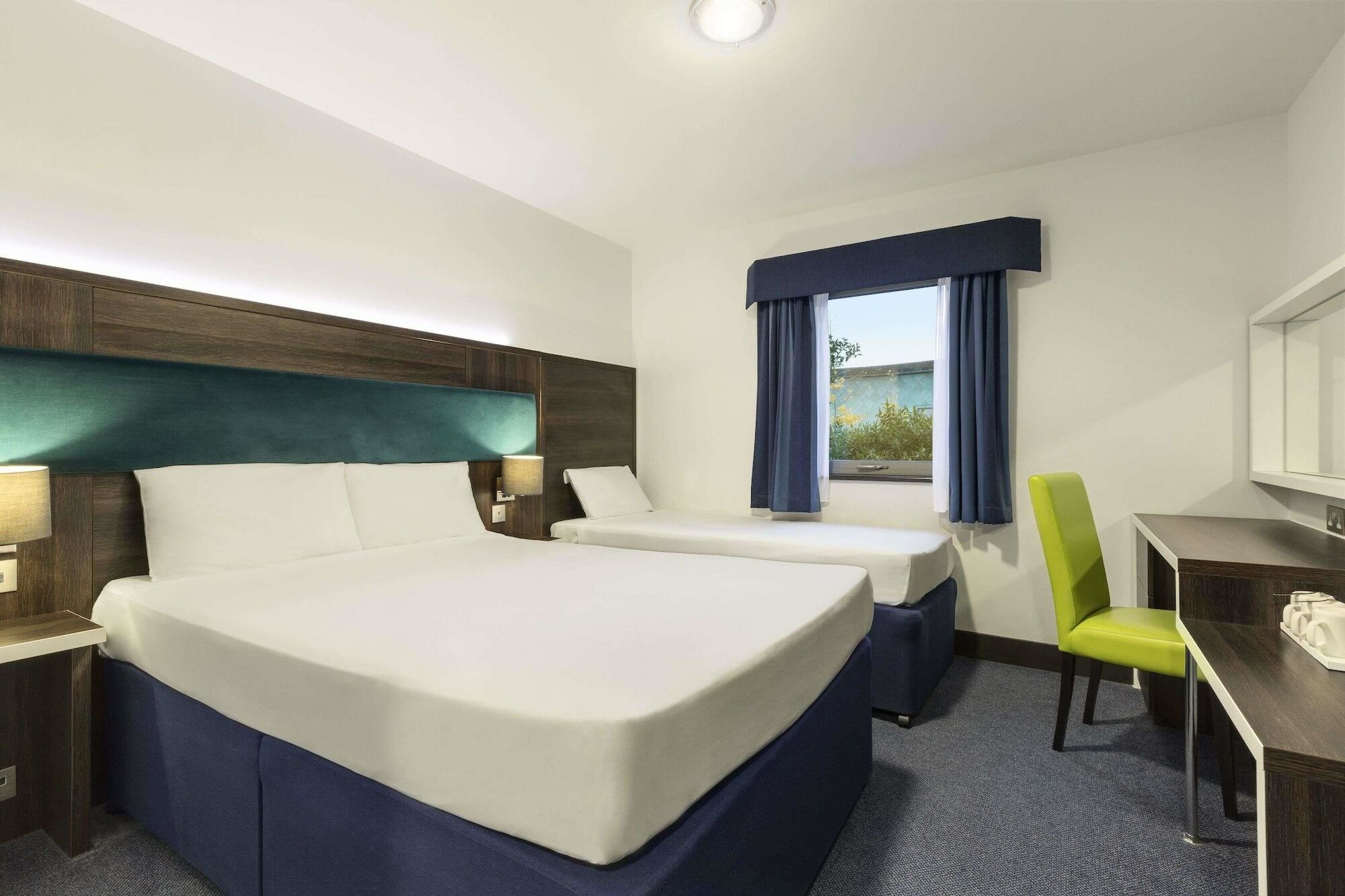 Ramada By Wyndham Cobham Cobham (Surrey) Exterior foto