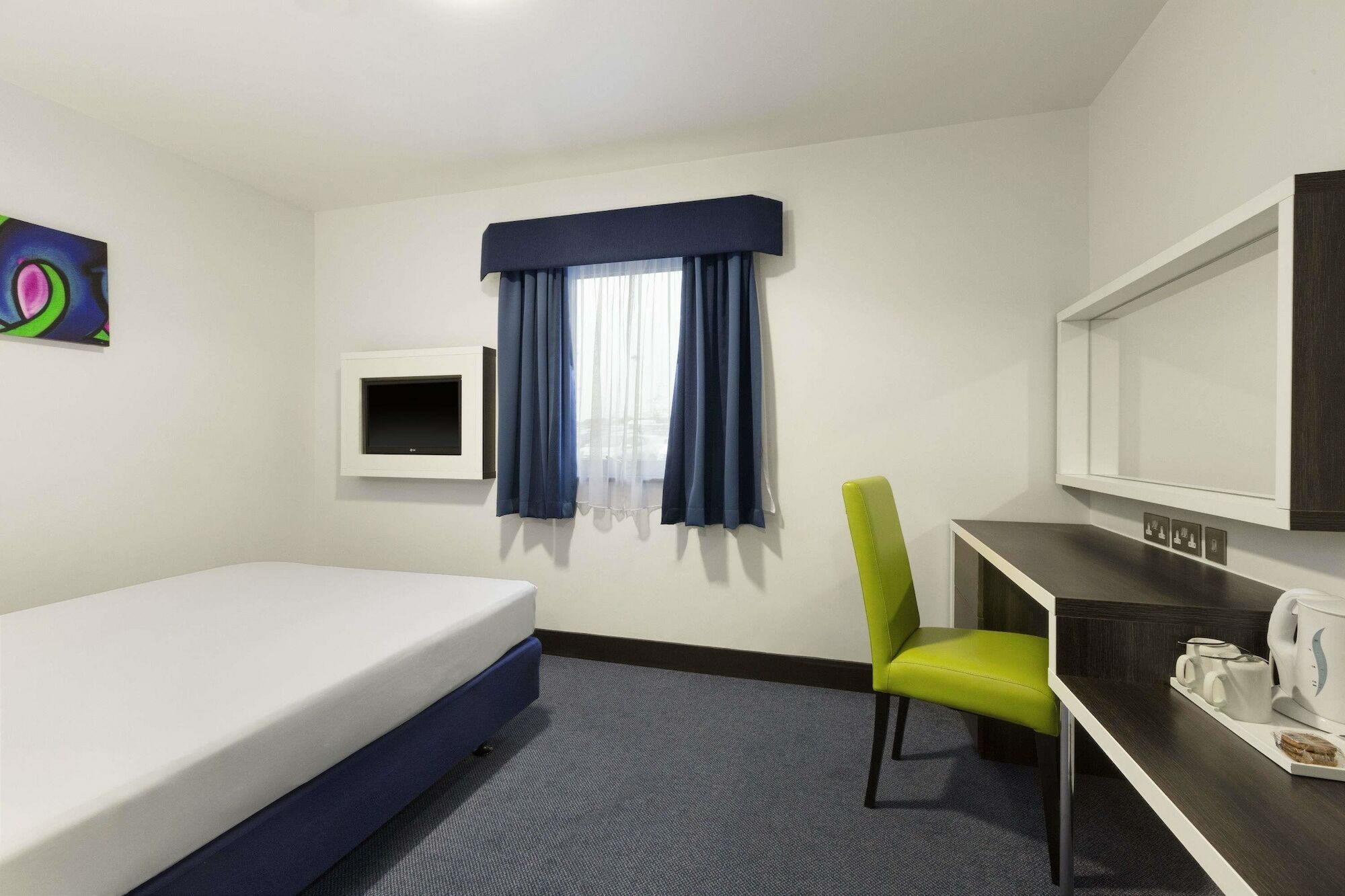 Ramada By Wyndham Cobham Cobham (Surrey) Exterior foto