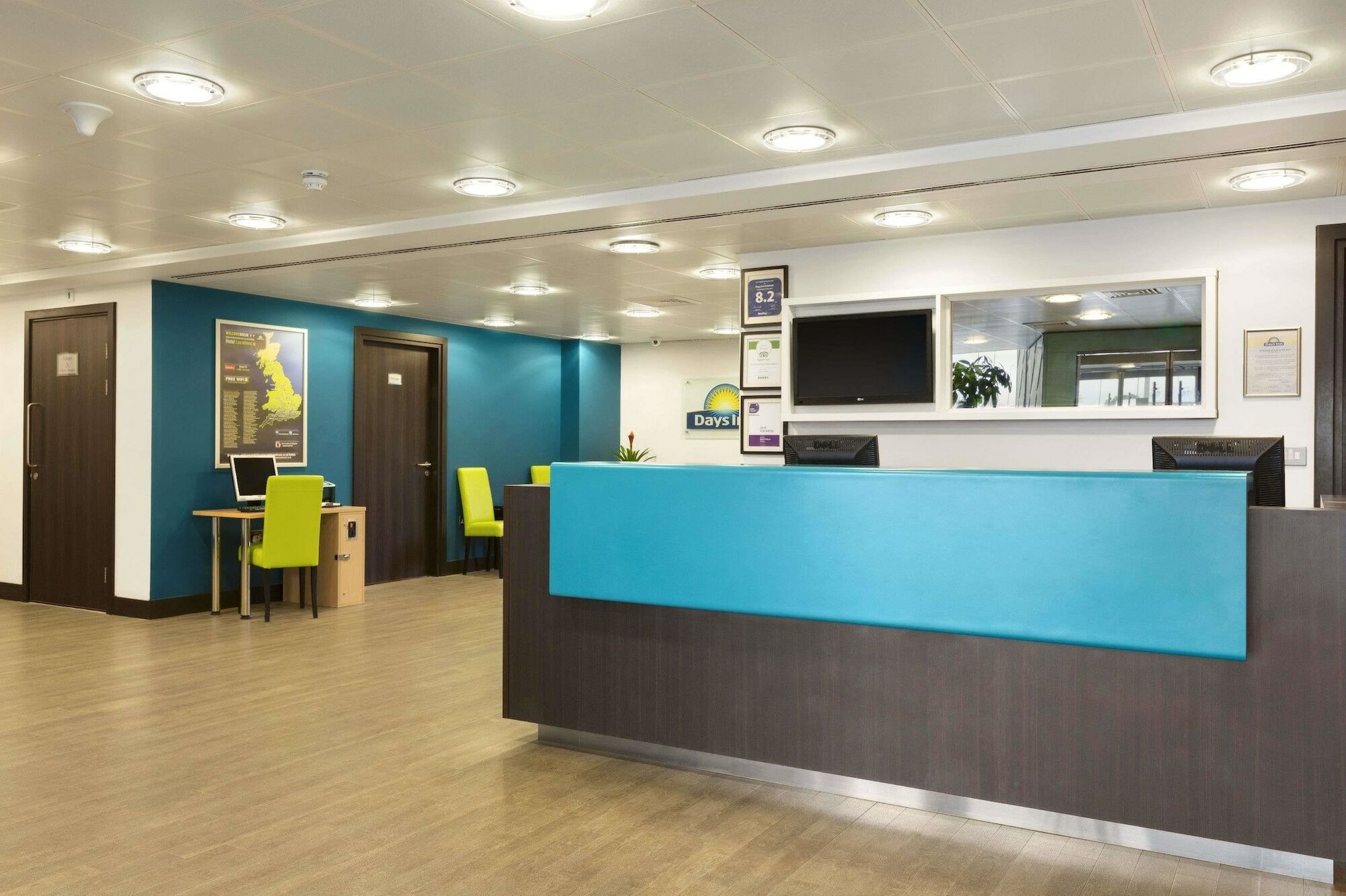 Ramada By Wyndham Cobham Cobham (Surrey) Exterior foto