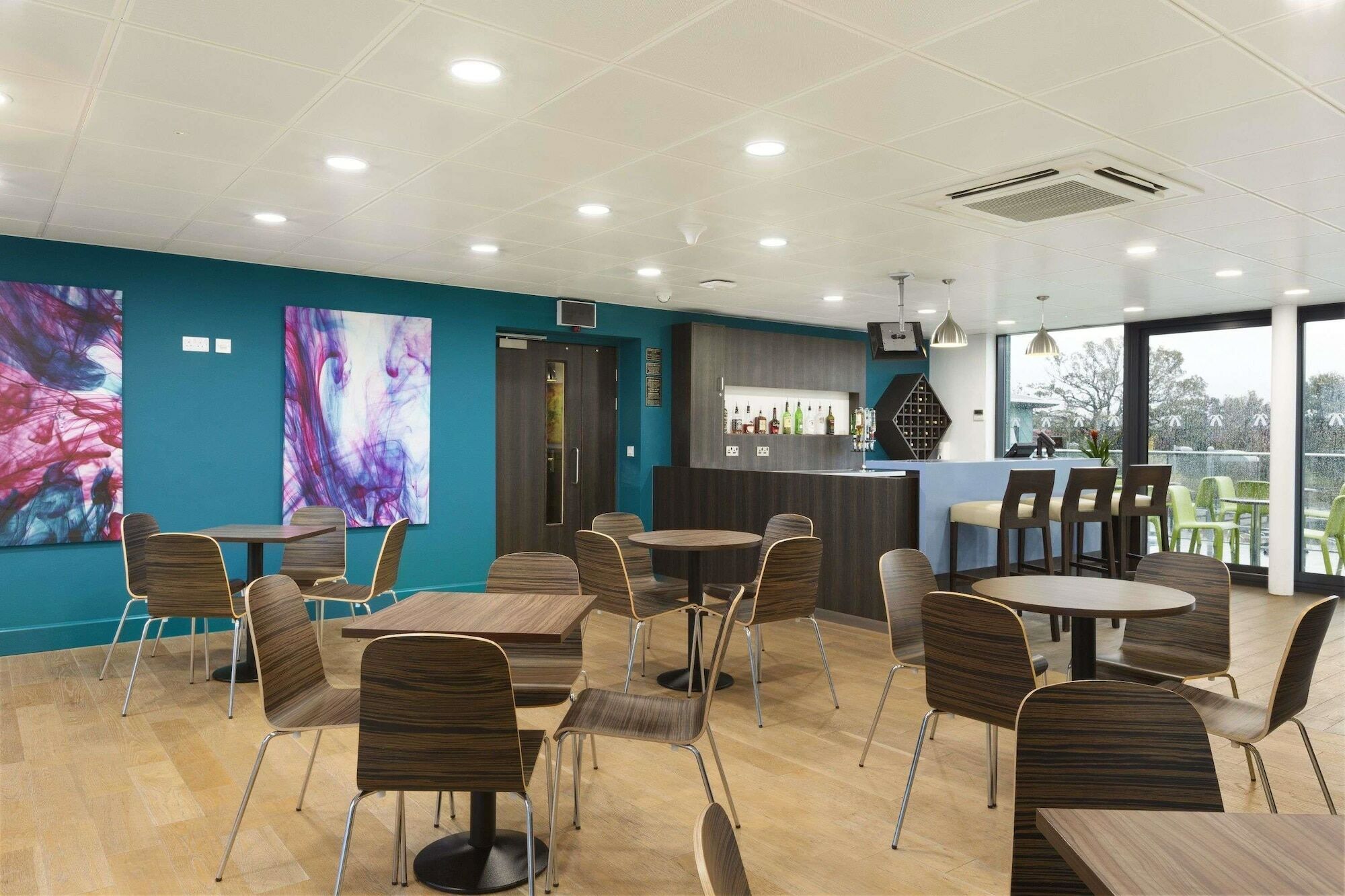 Ramada By Wyndham Cobham Cobham (Surrey) Exterior foto